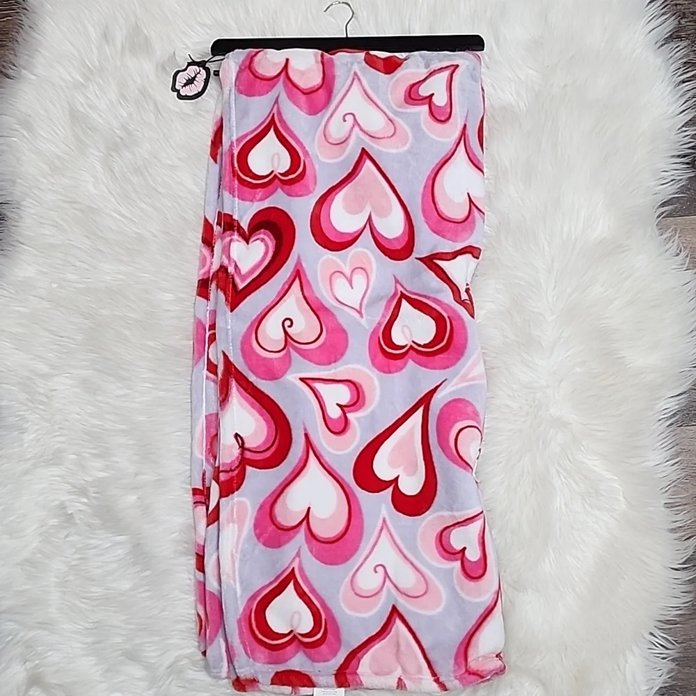 Betsey Johnson Pink & Red Heart Blanket Ultra Soft Plush Throw Valentines Day